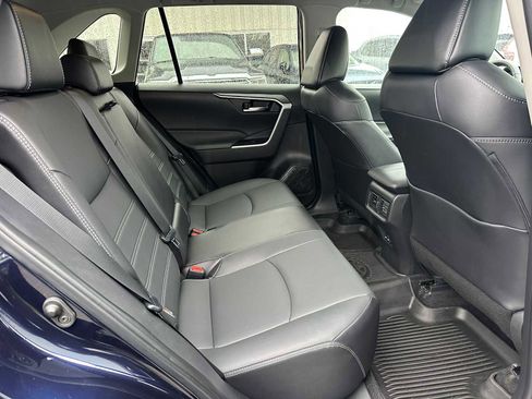 Used 2022 Toyota RAV4 XLE Premium image 12