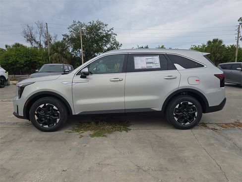 New 2026 Kia Sorento S image 5