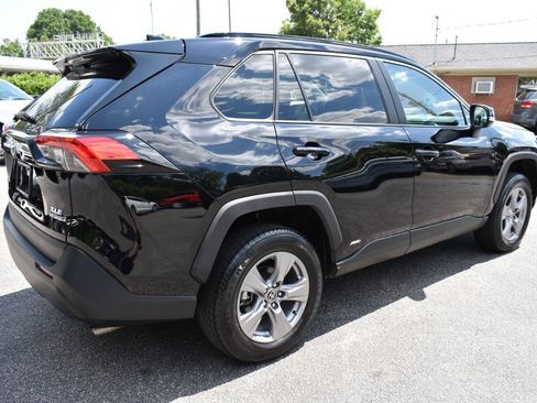 Used 2023 Toyota RAV4 XLE AWD/4WD image 3