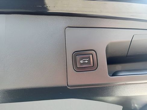 Used 2022 Cadillac XT5 Premium Luxury w/ Technology Package AWD/4WD image 36