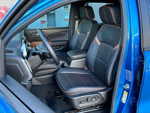 Used 2024 GMC Canyon AT4 w/ AT4 Premium Package image 7