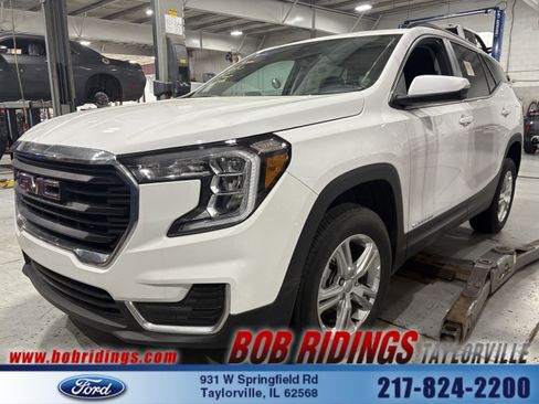 Used 2024 GMC Terrain SLE w/ Driver Convenience Package image 1