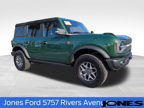 Certified 2023 Ford Bronco Badlands AWD/4WD image 3