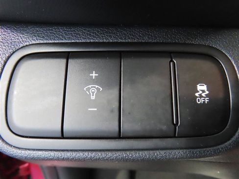 Used 2025 Hyundai Venue SEL FWD image 16