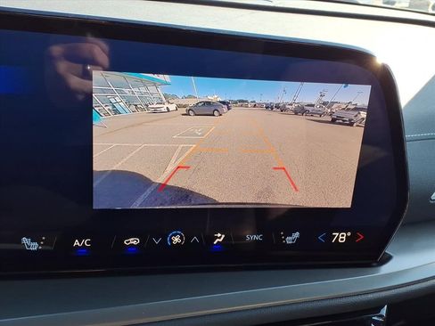 Used 2025 Chevrolet Traverse LT image 25