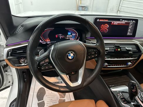 Used 2021 BMW 540i w/ Premium Package image 10