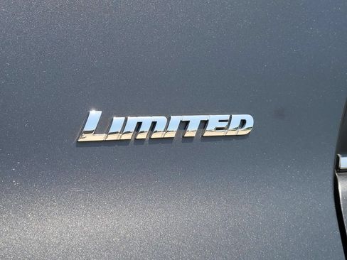 Used 2018 Toyota 4Runner Limited AWD/4WD image 5