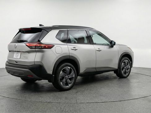 Used 2025 Nissan Rogue SV FWD image 9