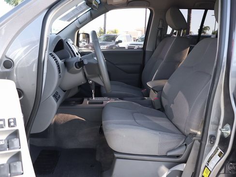 Used 2018 Nissan Frontier SV image 15