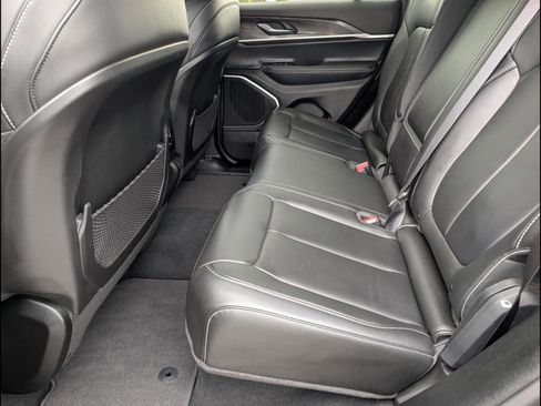Used 2022 Jeep Grand Cherokee Limited RWD image 12