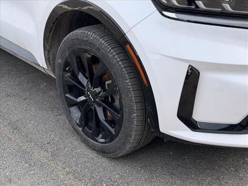 Used 2023 Kia Sorento SX image 12