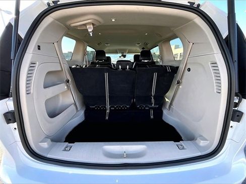 Used 2024 Chrysler Pacifica Touring-L image 24