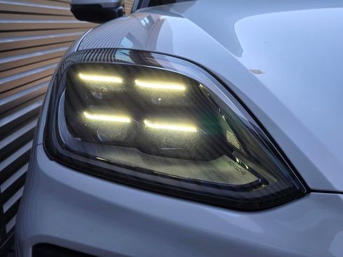 New 2025 Porsche Cayenne E-Hybrid Coupe image 12