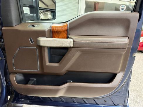 Used 2015 Ford F150 King Ranch w/ Equipment Group 601A Luxury AWD/4WD image 43