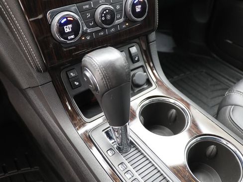 Used 2017 Chevrolet Traverse LT image 22