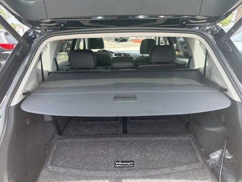 Used 2023 Volkswagen Tiguan SE w/ Panoramic Sunroof Package image 12