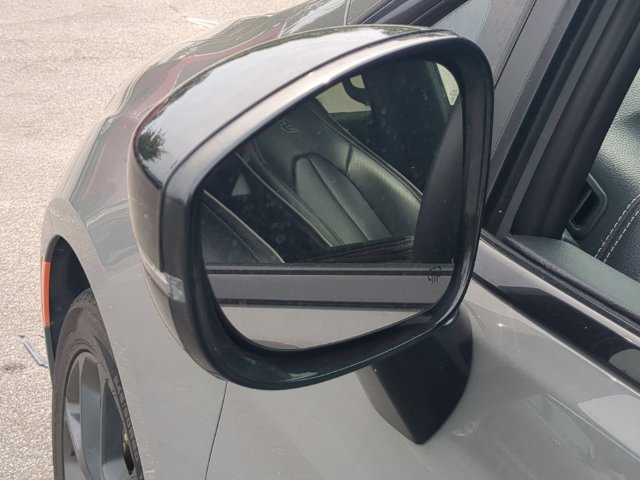 Used 2025 Chrysler Pacifica Limited FWD image 16
