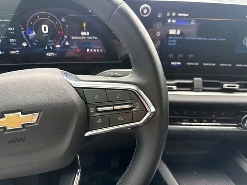Used 2025 Chevrolet Equinox LT AWD/4WD image 16