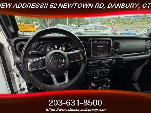 Used 2023 Jeep Wrangler Unlimited Sahara AWD/4WD image 16