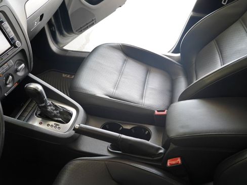 Used 2013 Volkswagen Jetta SE FWD image 17