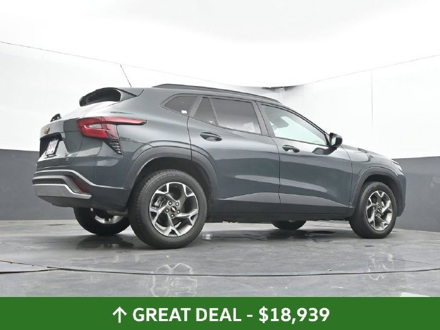Used 2025 Chevrolet Trax LT FWD image 45