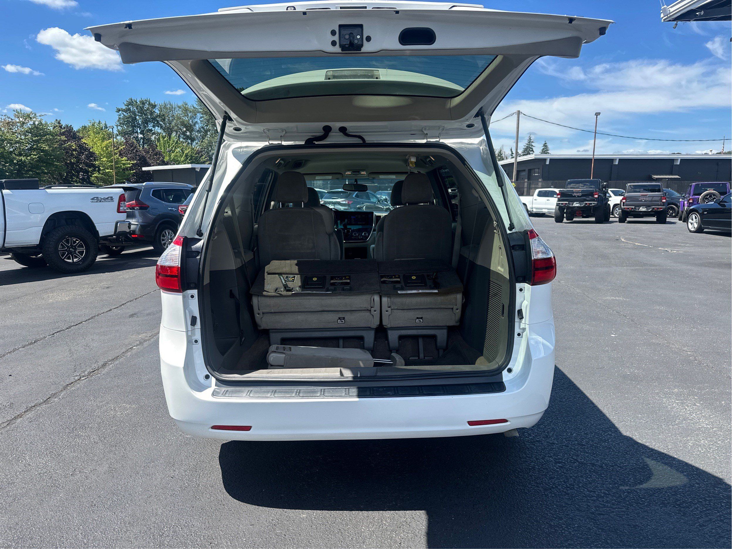 Used 2017 Toyota Sienna LE FWD image 11