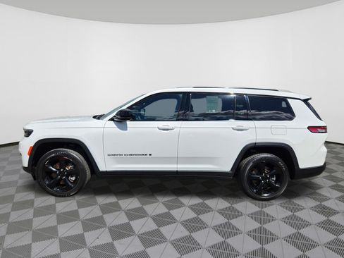 Used 2023 Jeep Grand Cherokee L Laredo AWD/4WD image 5