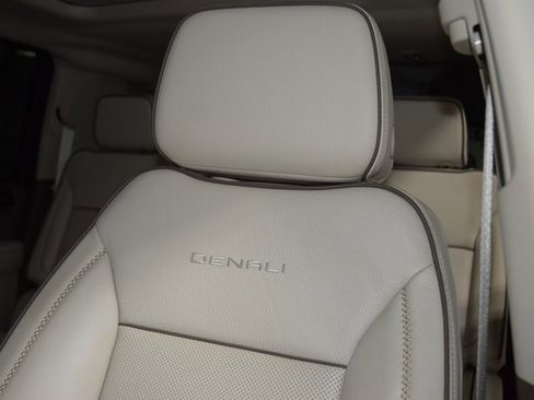 Used 2024 GMC Yukon XL Denali image 43