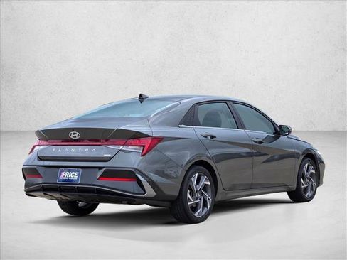 Used 2025 Hyundai Elantra Limited FWD image 5