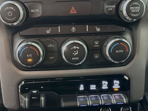 Used 2020 RAM 1500 Big Horn AWD/4WD image 9