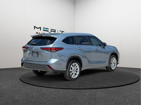 Used 2021 Toyota Highlander Limited FWD image 9