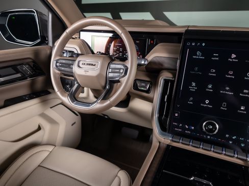 Used 2025 GMC Yukon Denali w/ Sun & Power Step Package RWD image 7