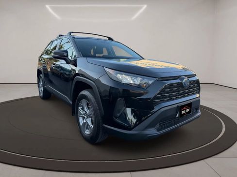 Used 2022 Toyota RAV4 LE AWD/4WD image 3
