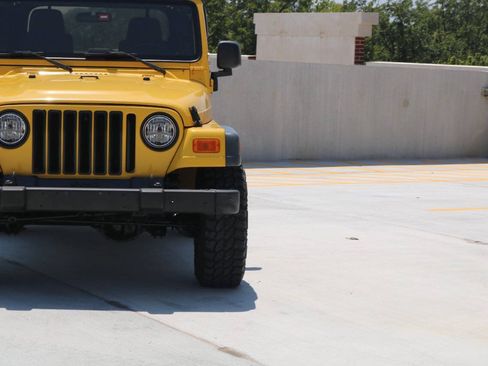 Used 2004 Jeep Wrangler X w/ Convenience Group AWD/4WD image 22
