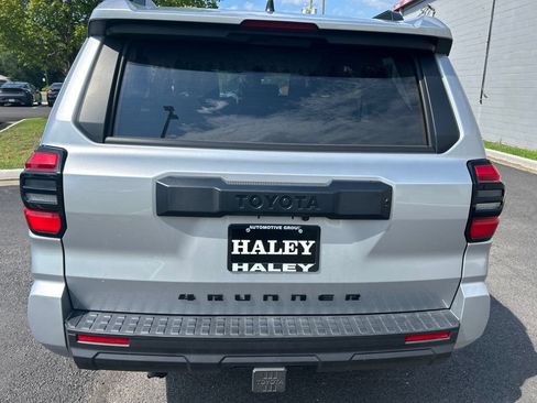 Used 2025 Toyota 4Runner SR5 AWD/4WD image 5