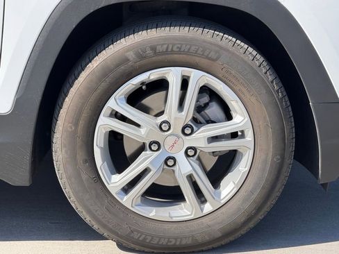 Used 2023 GMC Terrain SLE w/ Driver Convenience Package image 8