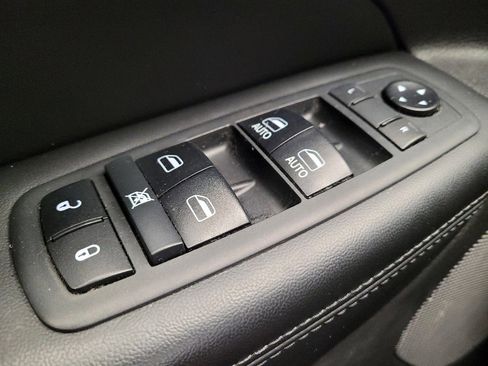 Used 2018 Jeep Grand Cherokee Laredo image 27