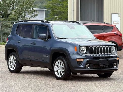 Used 2021 Jeep Renegade Latitude w/ Convenience Group AWD/4WD image 2