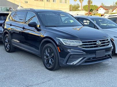Used 2022 Volkswagen Tiguan SE w/ Panoramic Sunroof Package