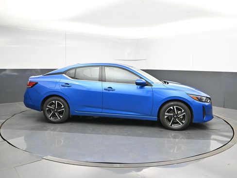Used 2025 Nissan Sentra SV FWD image 6