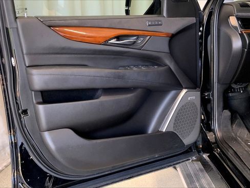 Used 2019 Cadillac Escalade Premium Luxury RWD image 21