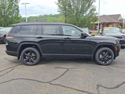 New 2025 Jeep Grand Cherokee L Altitude image 7