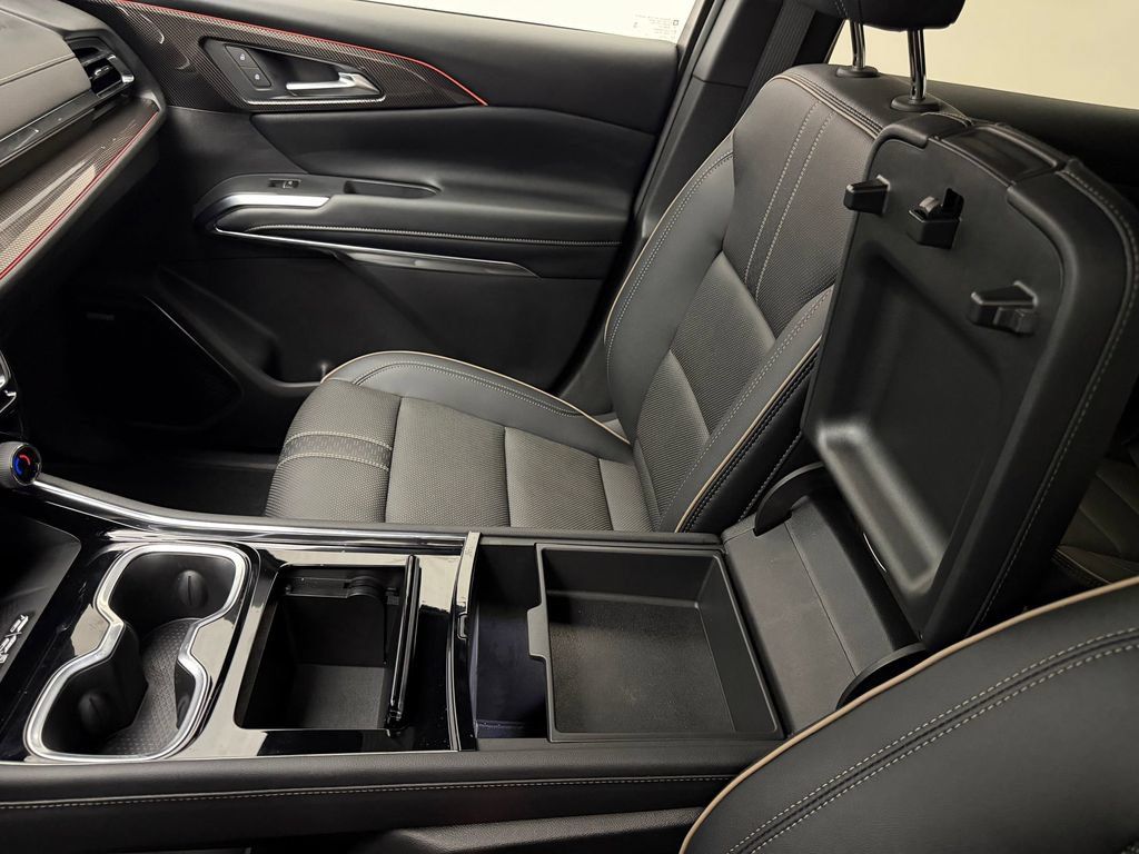 Used 2025 Chevrolet Traverse High Country FWD image 31