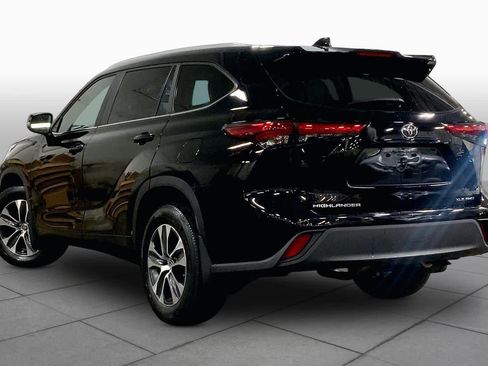 Used 2023 Toyota Highlander XLE AWD/4WD image 12