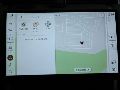 Used 2025 Land Rover Discovery Sport S image 16