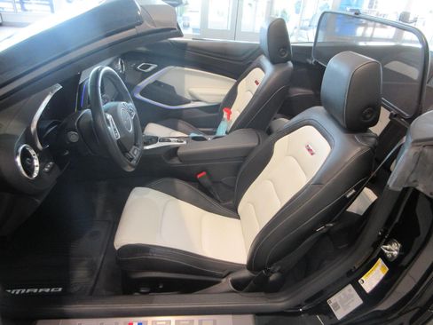 Certified 2021 Chevrolet Camaro SS RWD image 6
