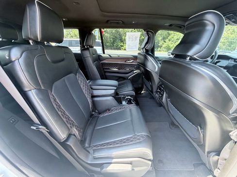 Used 2024 Jeep Grand Cherokee L Summit w/ High Altitude Package AWD/4WD image 27