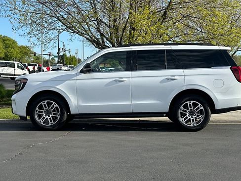 Certified 2025 Ford Expedition Active AWD/4WD image 5