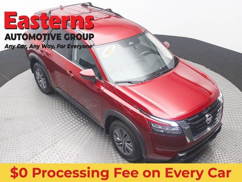 Used 2024 Nissan Pathfinder SV AWD/4WD image 3