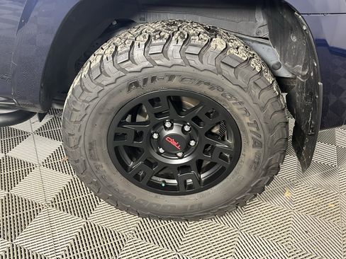 Used 2024 Toyota 4Runner SR5 Premium w/ SR5 Premium Package image 20